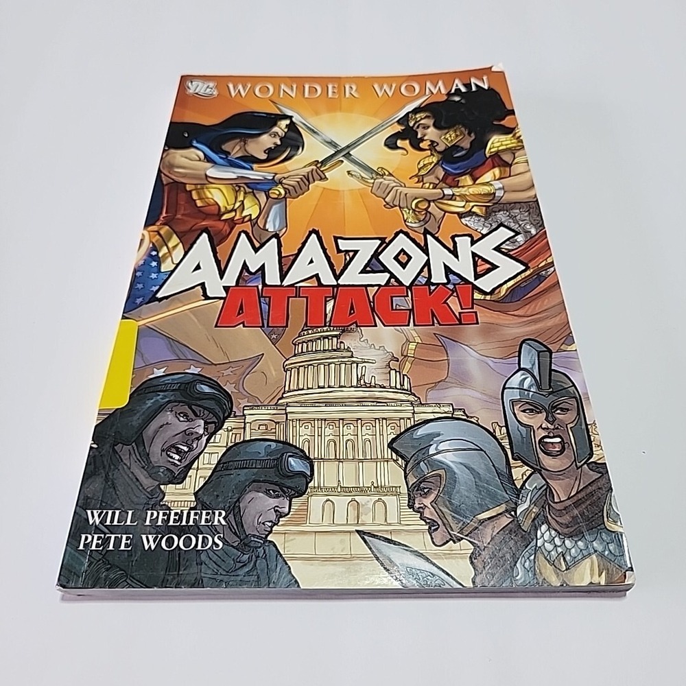 Wonder‎ Woman - Amazons Attack! Paperback Will Pfeifer